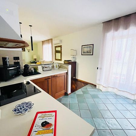 Re Gallo Luxury Apartment Plebiscito In Via Chiaia Napoli Eksteriør billede
