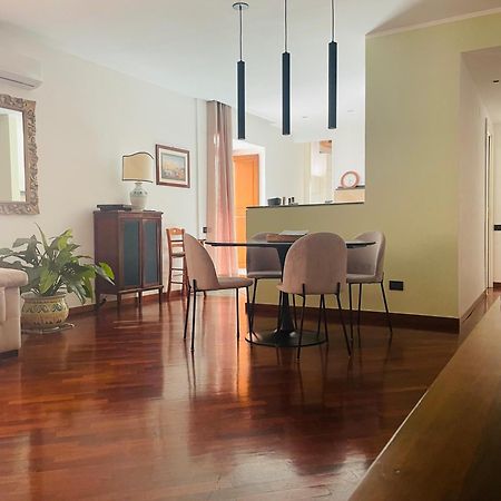 Re Gallo Luxury Apartment Plebiscito In Via Chiaia Napoli Eksteriør billede