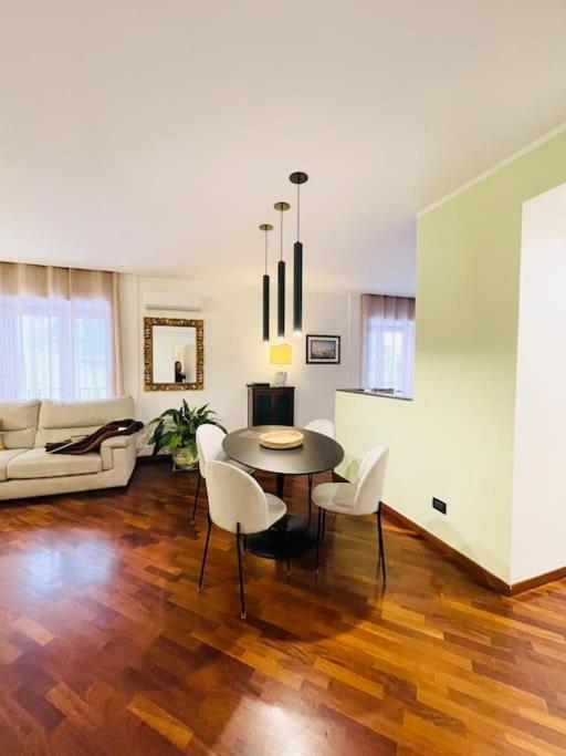 Re Gallo Luxury Apartment Plebiscito In Via Chiaia Napoli Eksteriør billede