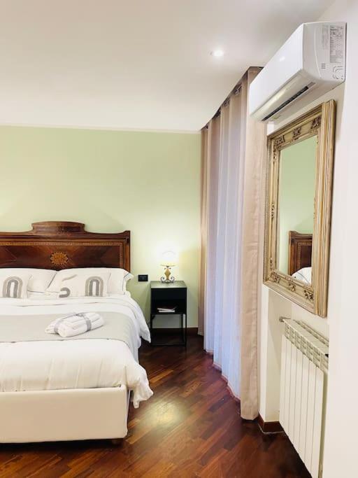 Re Gallo Luxury Apartment Plebiscito In Via Chiaia Napoli Eksteriør billede
