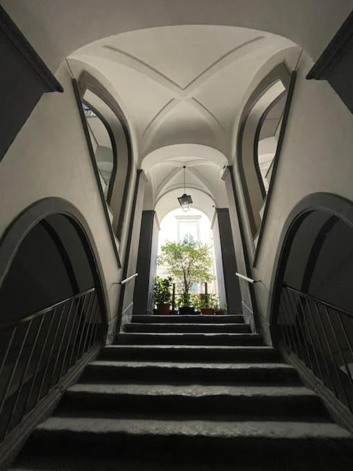 Re Gallo Luxury Apartment Plebiscito In Via Chiaia Napoli Eksteriør billede
