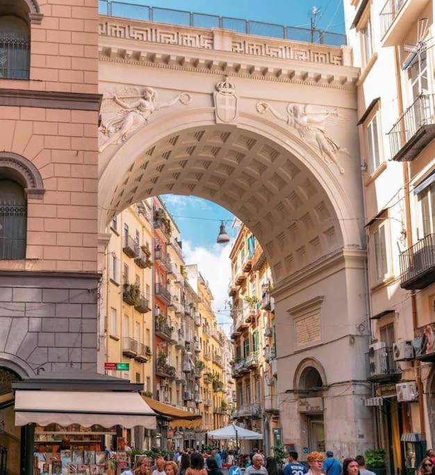 Re Gallo Luxury Apartment Plebiscito In Via Chiaia Napoli Eksteriør billede