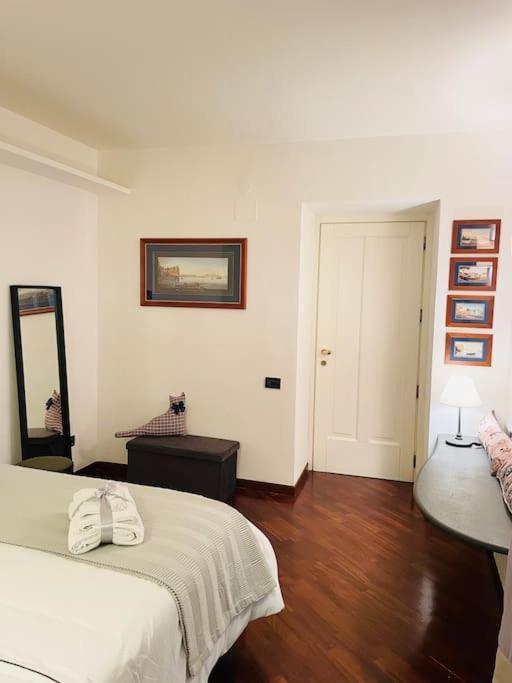 Re Gallo Luxury Apartment Plebiscito In Via Chiaia Napoli Eksteriør billede