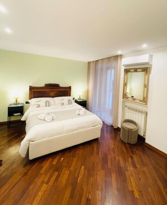 Re Gallo Luxury Apartment Plebiscito In Via Chiaia Napoli Eksteriør billede