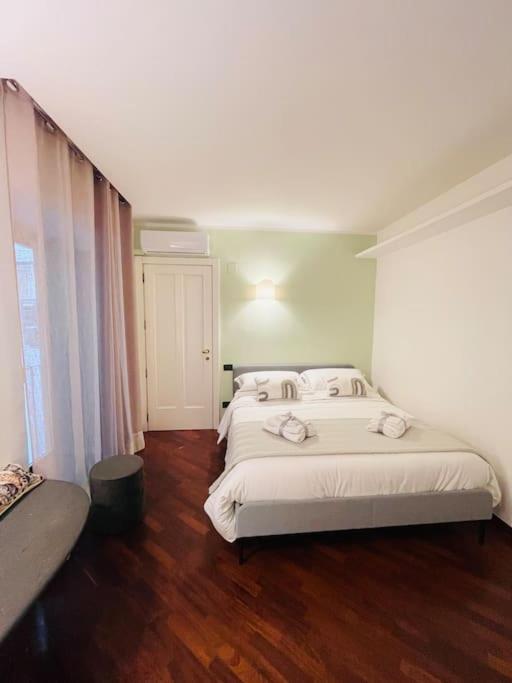 Re Gallo Luxury Apartment Plebiscito In Via Chiaia Napoli Eksteriør billede