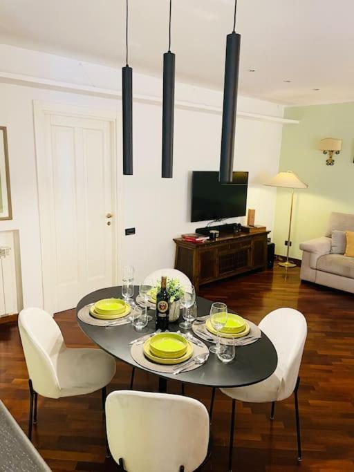 Re Gallo Luxury Apartment Plebiscito In Via Chiaia Napoli Eksteriør billede
