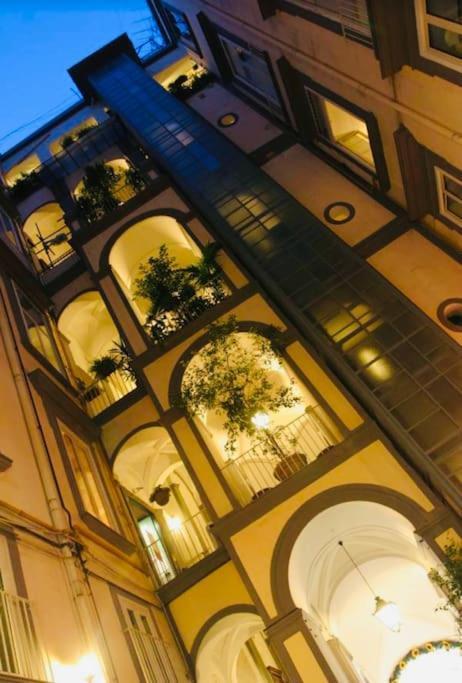 Re Gallo Luxury Apartment Plebiscito In Via Chiaia Napoli Eksteriør billede