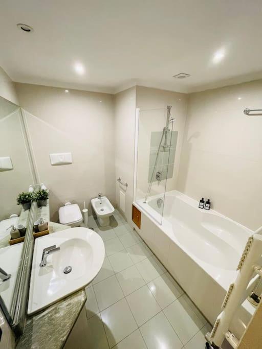 Re Gallo Luxury Apartment Plebiscito In Via Chiaia Napoli Eksteriør billede