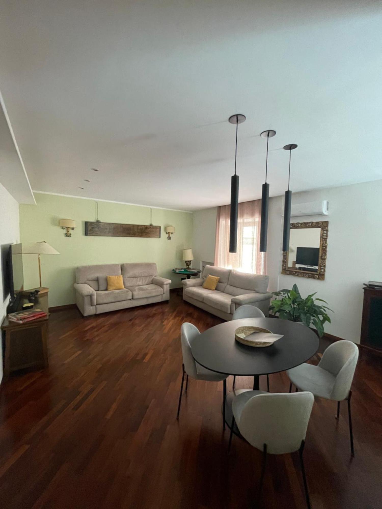 Re Gallo Luxury Apartment Plebiscito In Via Chiaia Napoli Eksteriør billede